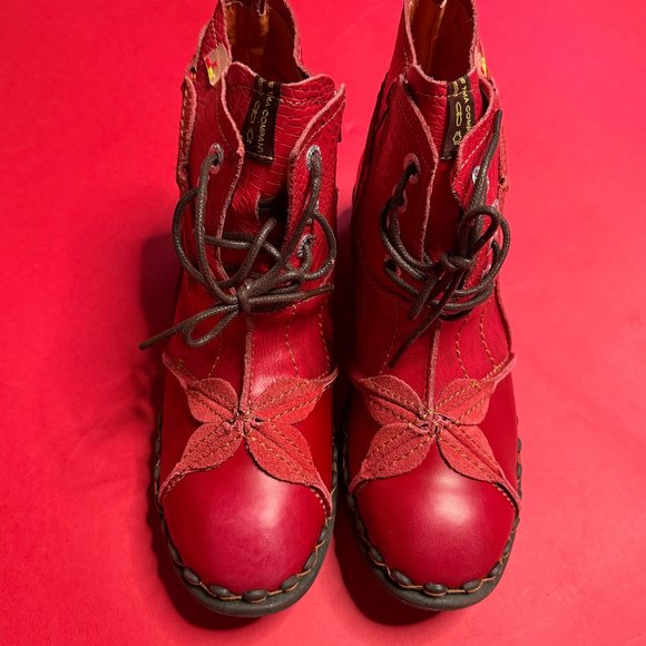 Unique Red Leather Ankle Boots – Low Heel, Lace-Up, Side Zipper, Size 39 (US 8) - Picture 3 of 12